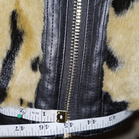 Faux fur animal print jacket - Picture 14 of 15